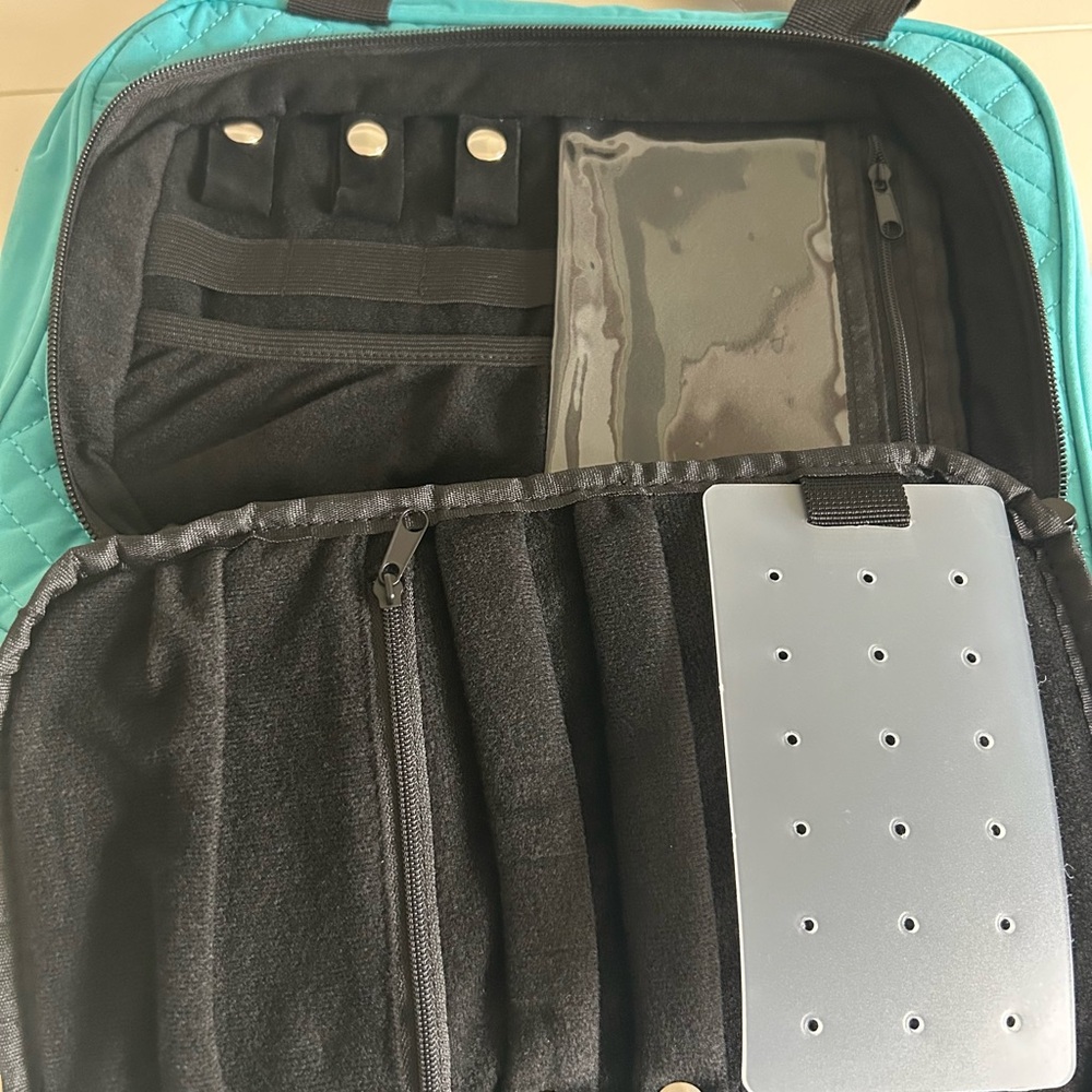 NWT Bang & Carsen Large Travel Bag with Hook Turquoise 12"L x 4"W x 9"H - Picture 4 of 11